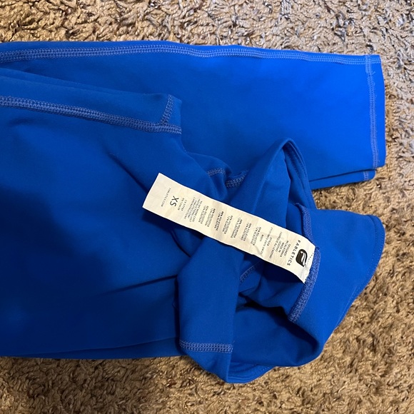 6 Piece Bundle of Athletic/Athleisure Clothes - Picture 5 of 11